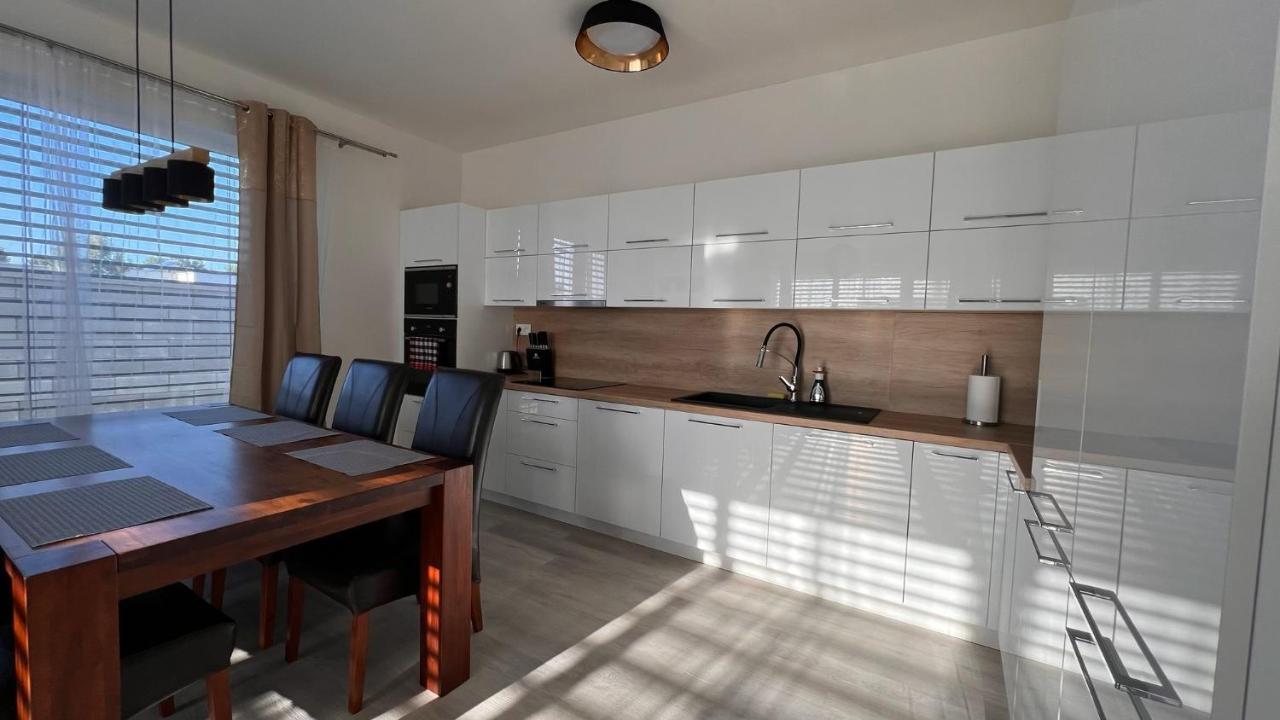 Klimatizovany Apartmanovy Dom S Virivkou, 9B Βίλα Janosikova Εξωτερικό φωτογραφία