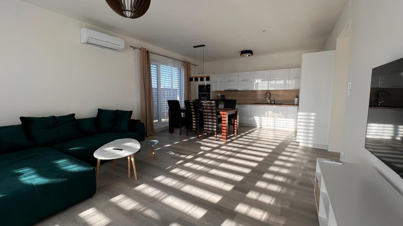 Klimatizovany Apartmanovy Dom S Virivkou, 9B Βίλα Janosikova Εξωτερικό φωτογραφία