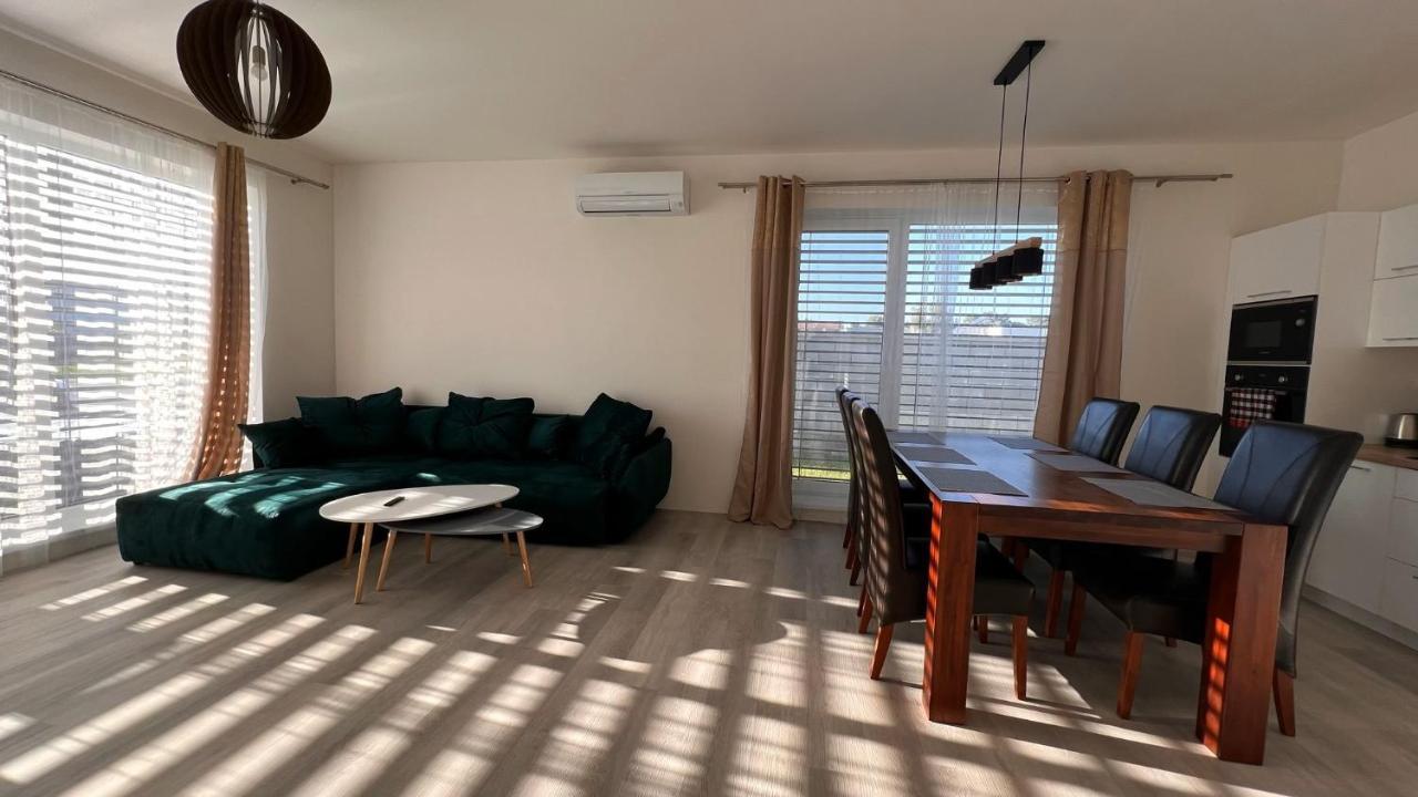 Klimatizovany Apartmanovy Dom S Virivkou, 9B Βίλα Janosikova Εξωτερικό φωτογραφία