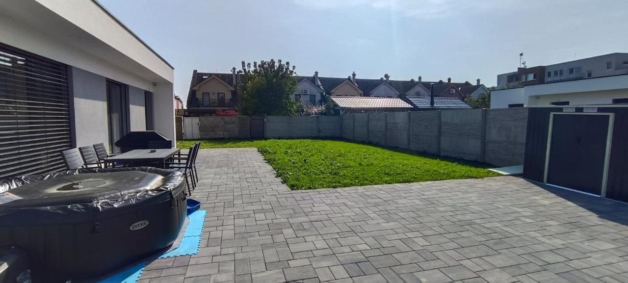 Klimatizovany Apartmanovy Dom S Virivkou, 9B Βίλα Janosikova Εξωτερικό φωτογραφία